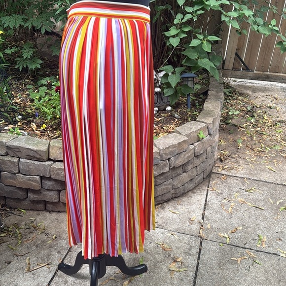 Colorful Striped Pleated Midi Skirt Forever 21 Contemporary. Size L - Picture 6 of 10